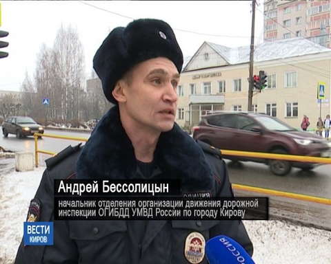 У 62-ой школы пропали лежачие полицейские