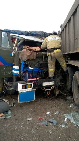 Уржумские спасатели вызволили водителя из деформированной машины