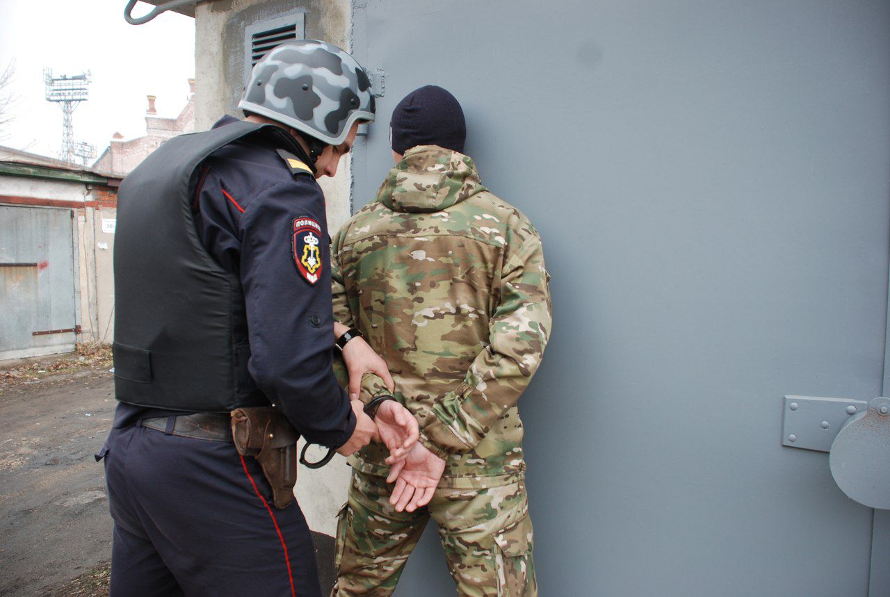 Ночью в Кирове у прохожего пытались отнять деньги