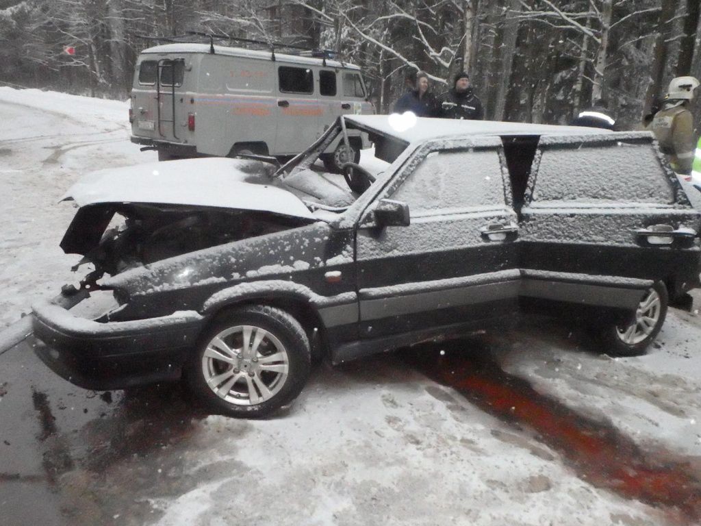 На Октябрьском проспекте трактор врезался в 