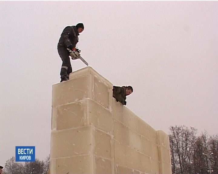 В городе продолжается подготовка к новогодним торжествам