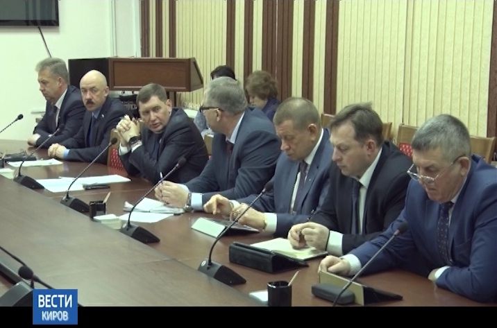 Контроль за очисткой крыш и местами коммунальных раскопок усилят