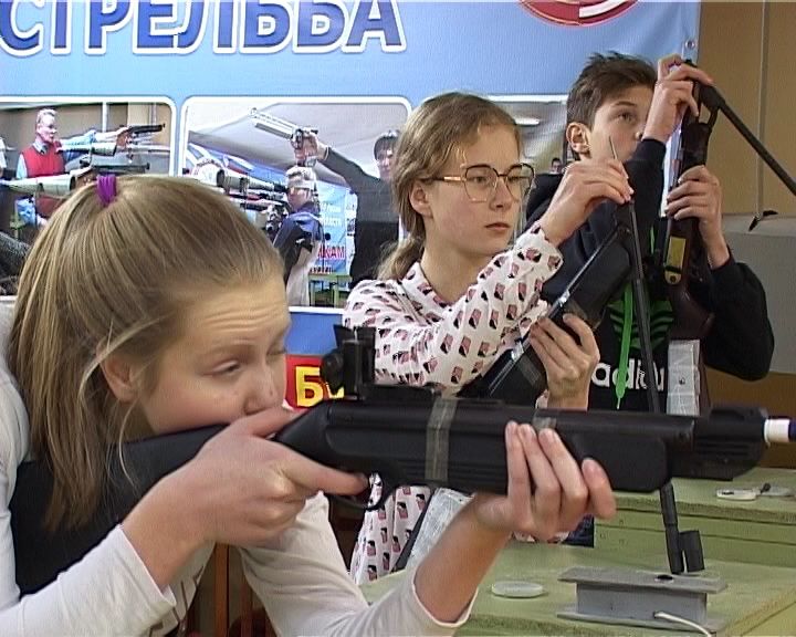 Кировчане сдали экзамен на меткость и выносливость