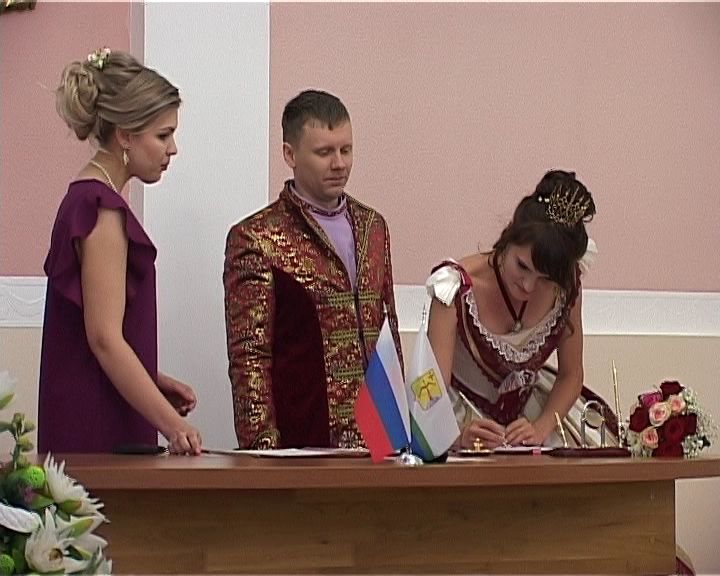 Органы ЗАГС отмечают столетний юбилей