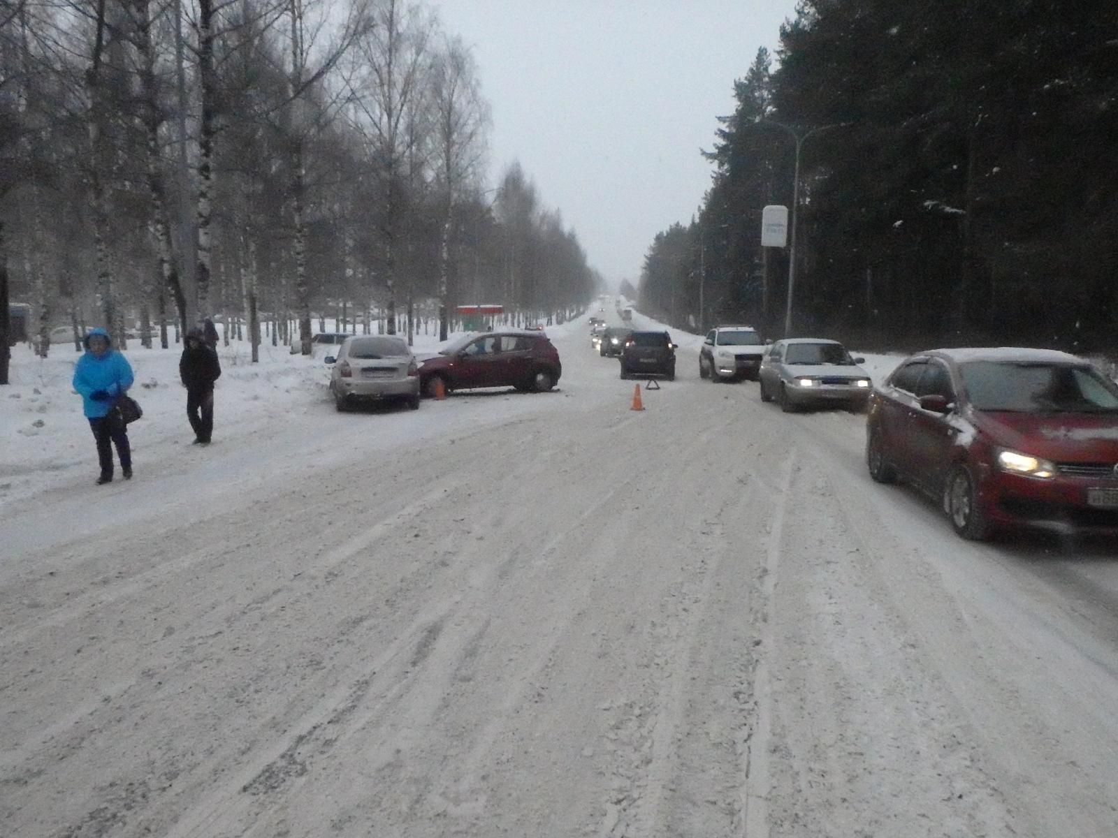 В Кирово-Чепецке произошло тройное ДТП.
