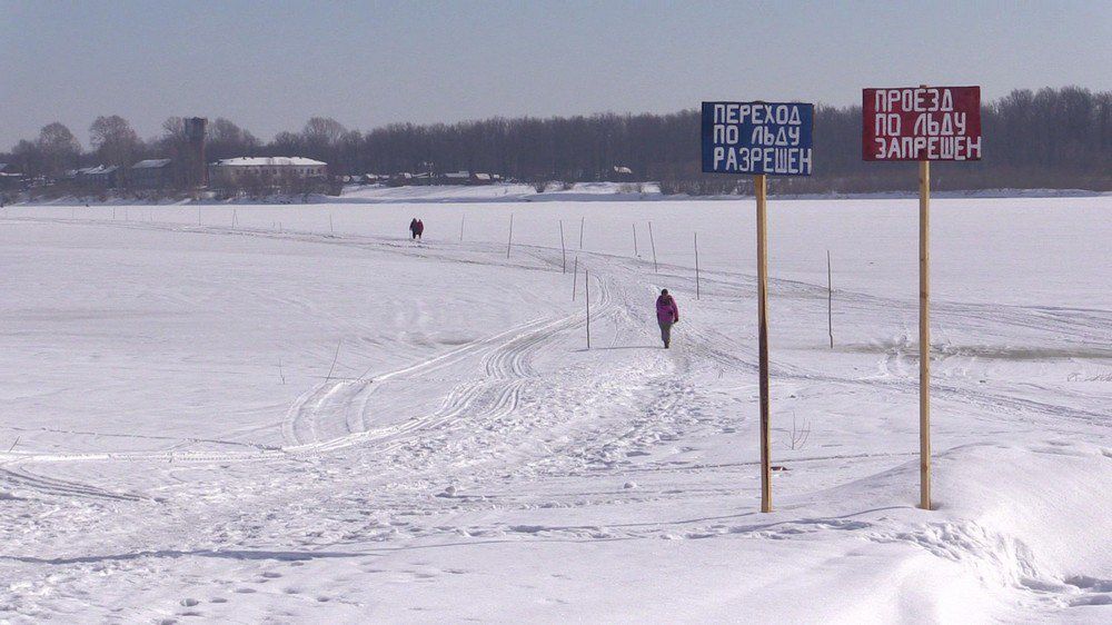 В Котельниче открылась ледовая пешеходная переправа в Затон.