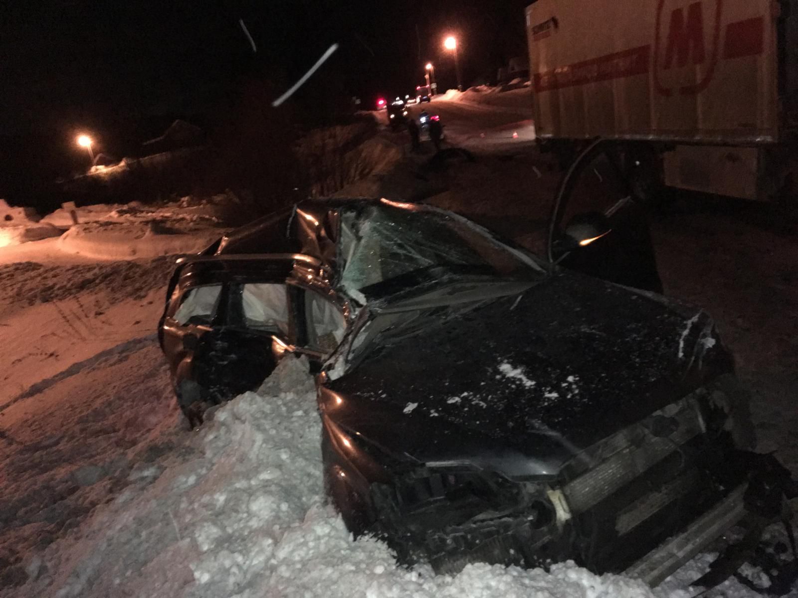 В Слободском районе иномарка врезалась в фуру.