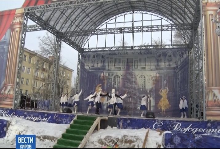 На Театральной площадки заработал новый сценический комплекс