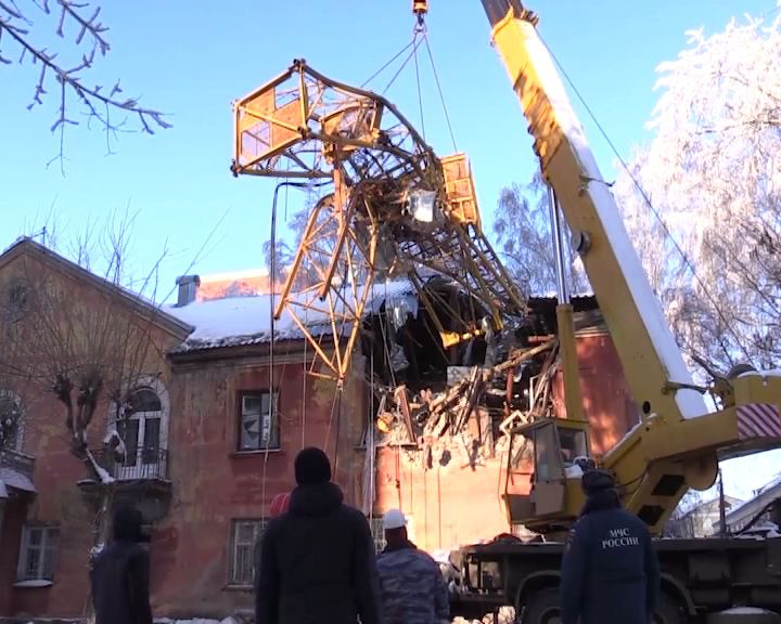Восстановительные работы на месте обрушения крана в Кирове