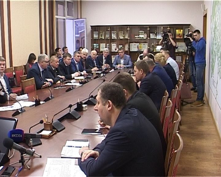 Коммунальные службы и подрядчики не справляются с последствиями снегопадов