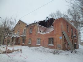 В Кирове дом, пострадавший от падения крана, полностью восстановят.