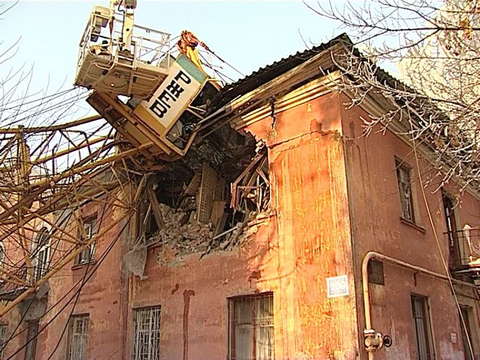 Жильцов дома, на который рухнул кран, разместят в маневренном фонде