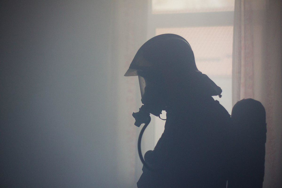 В Оричах пожарные спасли из огня 61-летнего мужчину.