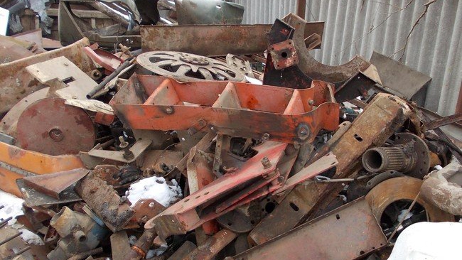 Житель Нолинска два года содержал в своем доме нелегальный пункт приема металлолома.