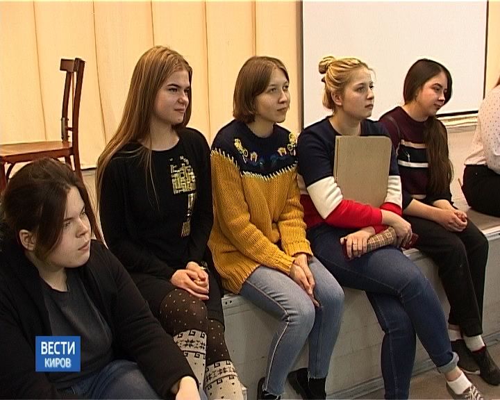 В Вятском художественном училище открылась выставка студенческих работ