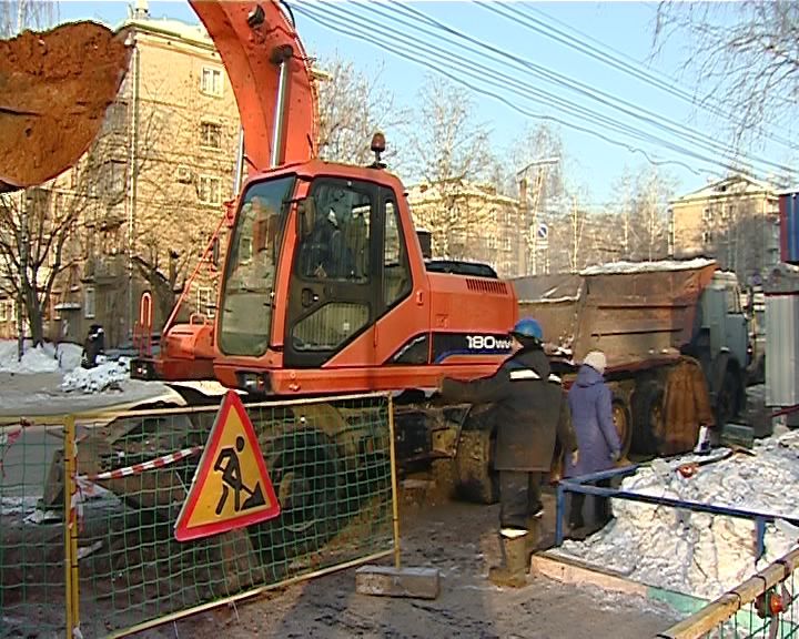 На перекрестке улиц Некрасова и Попова проводятся земляные работы