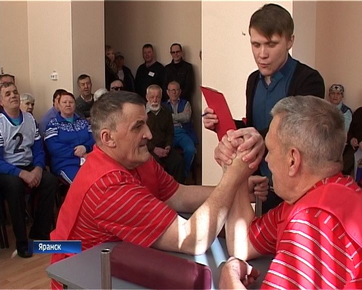 В Яранске команды из интернатов для пожилых соревновались в скорости, силе и точности