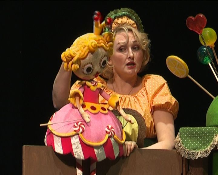 В театре кукол по случаю дня кукольника открыли большую кондитерскую