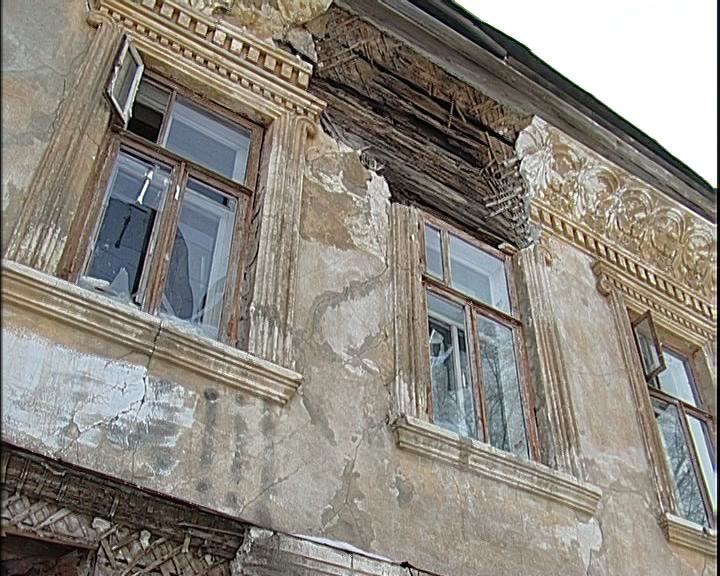 Китайский домик стремительно теряет былое великолепие