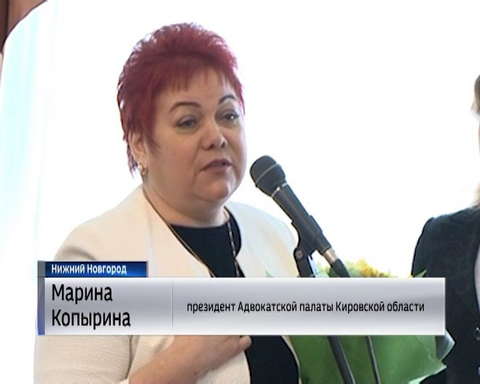 Михаил Бабич вручил награду кировчанке Марине Копыриной