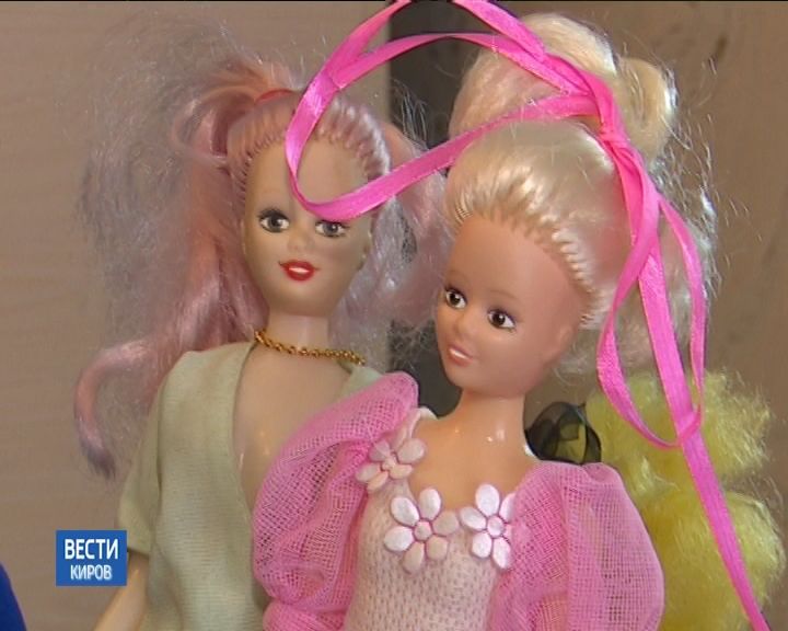 Кировчанка собрала уникальную коллекцию раритетных кукол