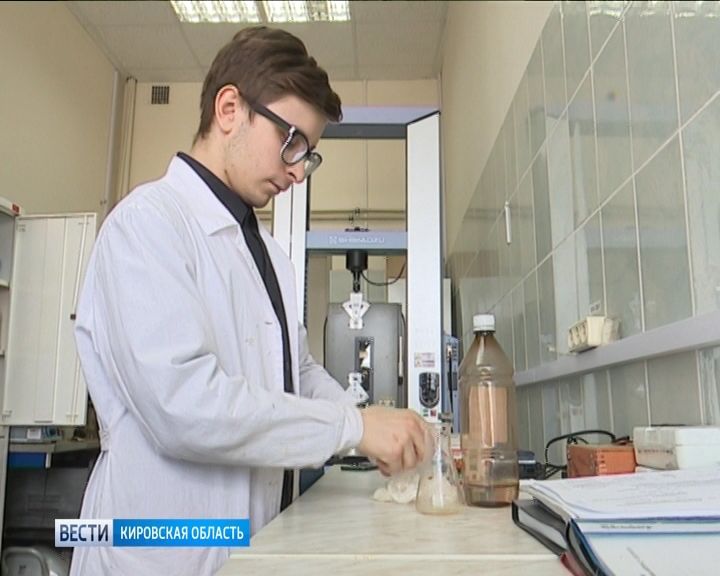 Кировчанин разработал специальный состав против льда, снега и сосулек на крышах