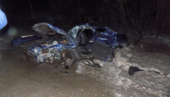 В Орловском районе ВАЗ-21102 врезался в фуру 