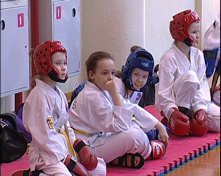 Дворец Единоборств собрал юных бойцов на чемпионате области тхэквондо