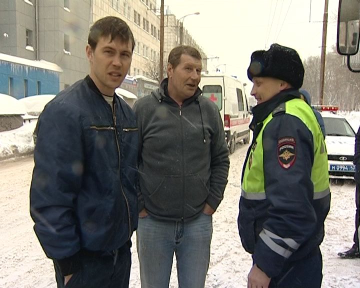 Снежная стихия в Кирове не думает отступать