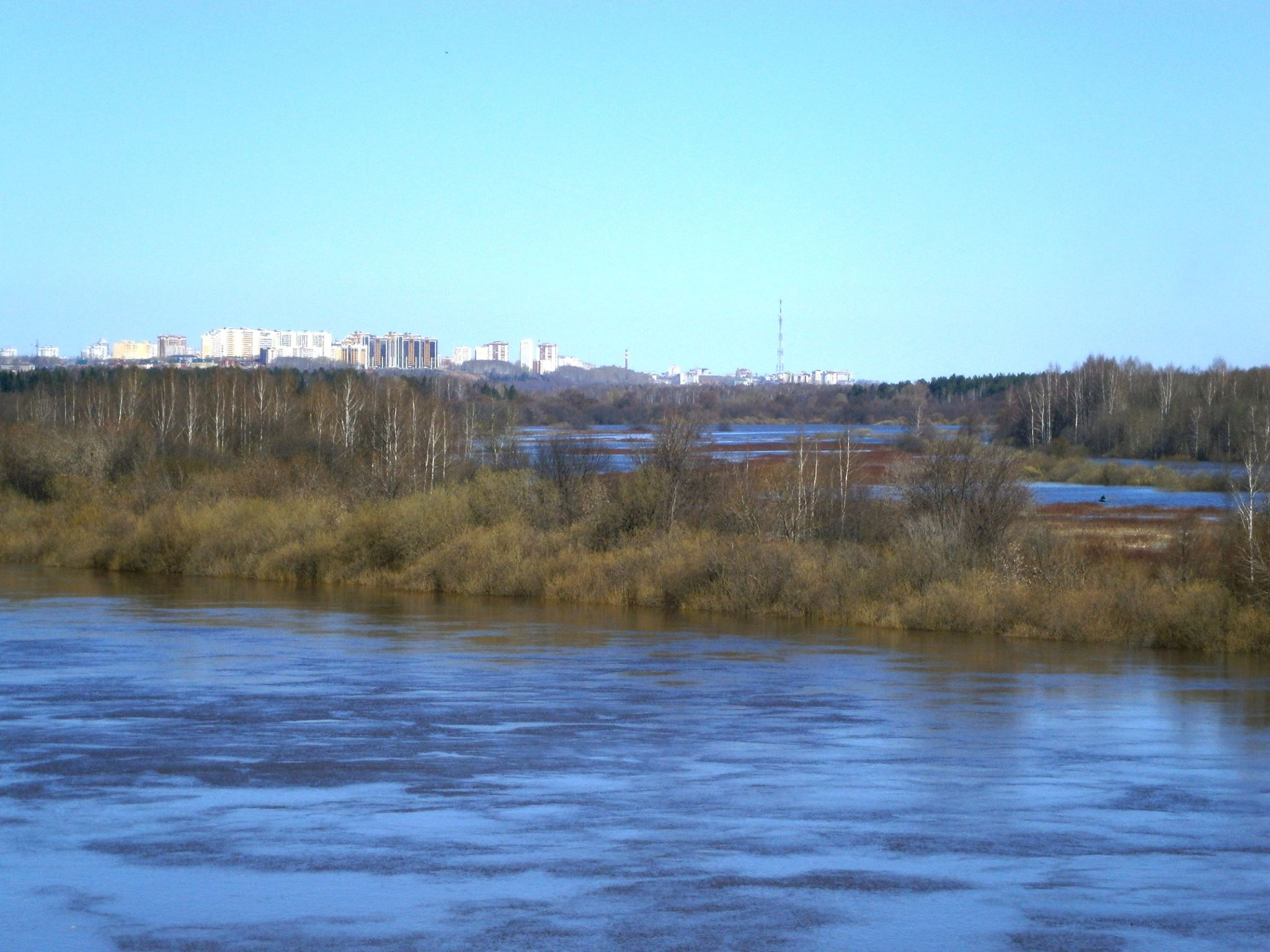 Уровень воды в реке Вятке в черте Кирова поднялся до отметки  463 см от нулевого поста.