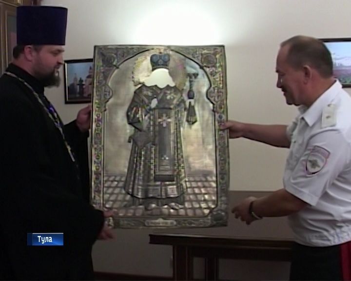 Тульские полицейские передали Вятской епархии серебряный оклад иконы Феодосия Черниговского