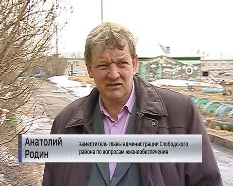 В селе Ильинском Слободского района больше десяти лет не могут отремонтировать крышу 