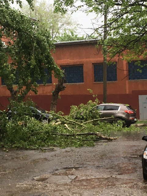 В Кирове прошла сильная гроза.