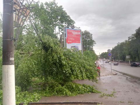 В Кирове прошла сильная гроза.