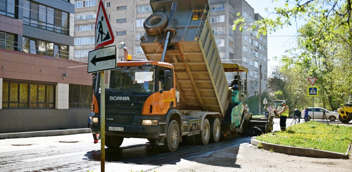 В Кирове дорожные работы продолжаются на 12 улицах.