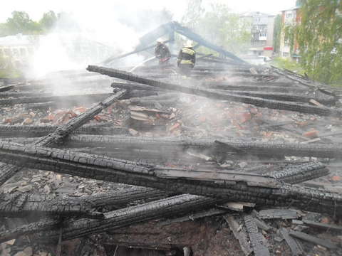 В Кирове опять горел расселенный дом (ФОТО)