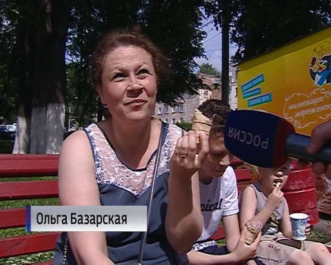 Пока одни кировчане спасаются от жары, другие наслаждаются солнцем