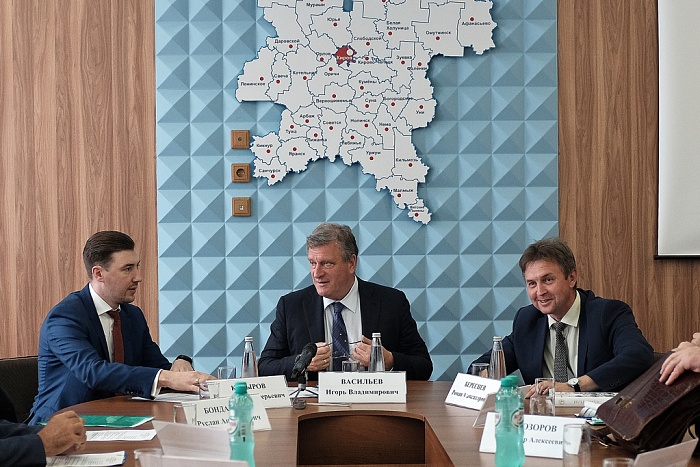 На встрече с профсоюзными лидерами Игорь Васильев обсудил развитие строительной отрасли в Кировской области.