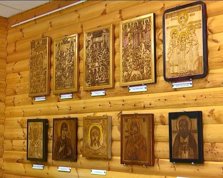 Выставка резных икон вятского мастера Николая Салангина в музее истории Хлынова