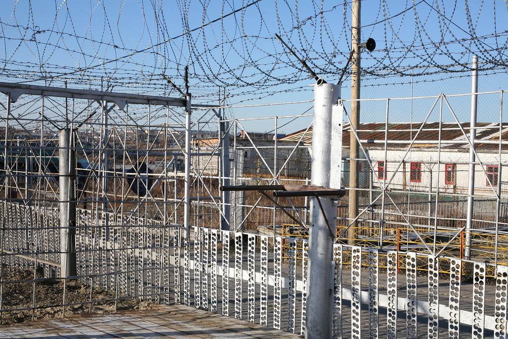 В Вятских Полянах от удара током рабочий упал с высоты и получил тяжелые травмы.