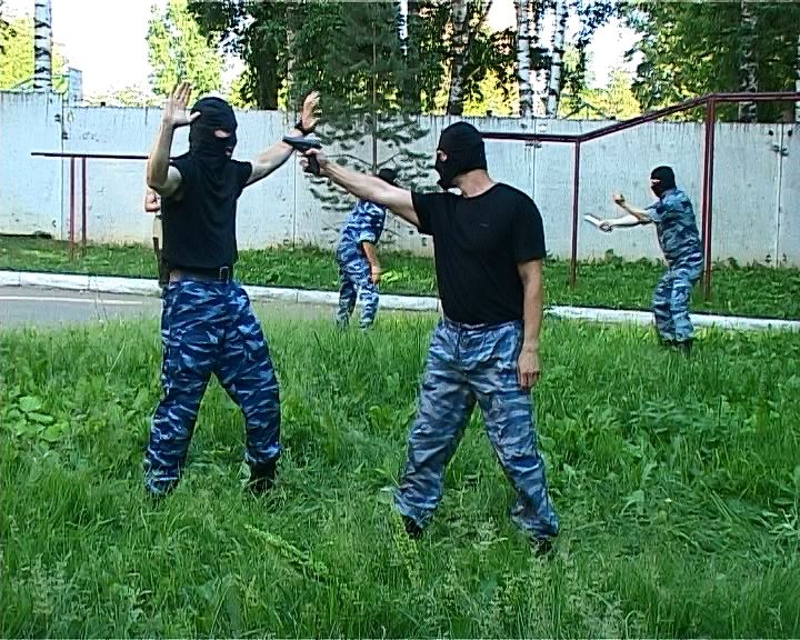 Кировские школьники познакомились с работой Росгвардии