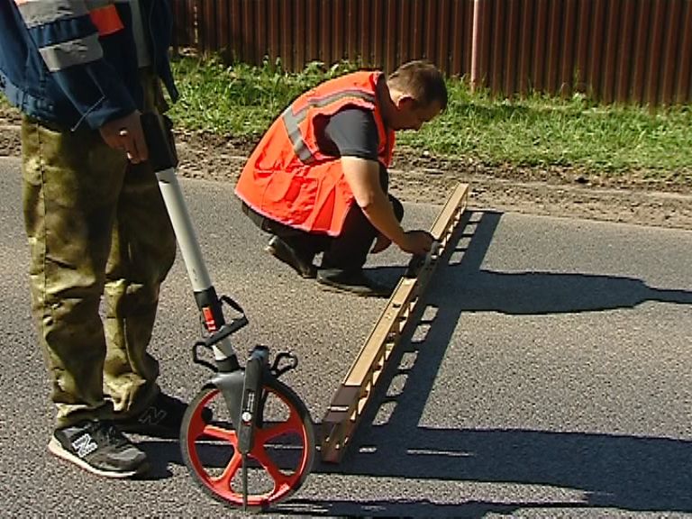 В Нововятске положили асфальт на улице Коммунистической