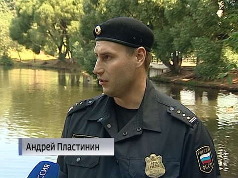 Ребенка в пруду у диорамы спас судебный пристав