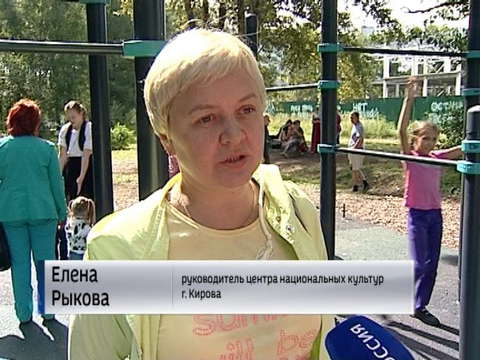 У Дворца Мемориал провели День дружбы и День физкультурника