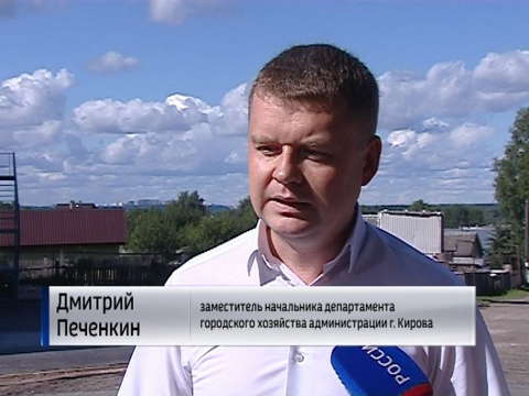 В Нововятске положили асфальт на улице Коммунистической