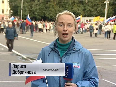 На Театральной площади отметили национальный День флага