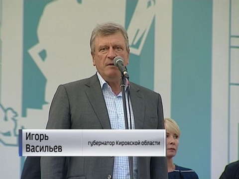 На Театральной площади отметили национальный День флага