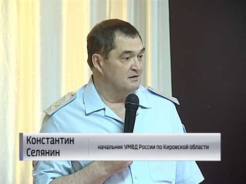 Полицейские помогли детям собраться в школу