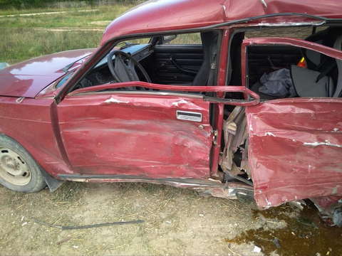 В Малмыжском районе "ВАЗ-2107" врезался в иномарку.