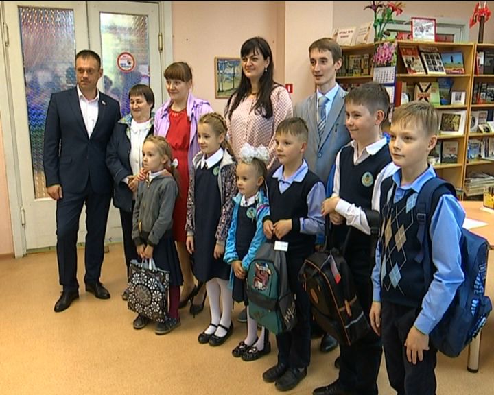 Неравнодушные кировчане помогли детям из многодетных семей собраться в школу